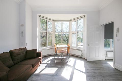 2 bedroom flat to rent, Shepherds Hill, London N6