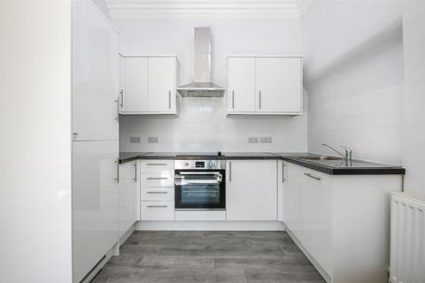 2 bedroom flat to rent, Shepherds Hill, London N6