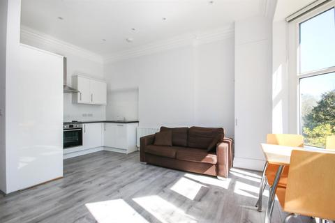 2 bedroom flat to rent, Shepherds Hill, London N6