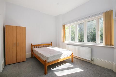 2 bedroom flat to rent, Shepherds Hill, London N6