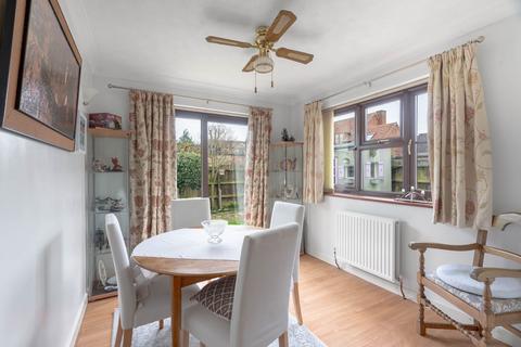 9 Barns Close, Over, Cambridge, CB24 5TX