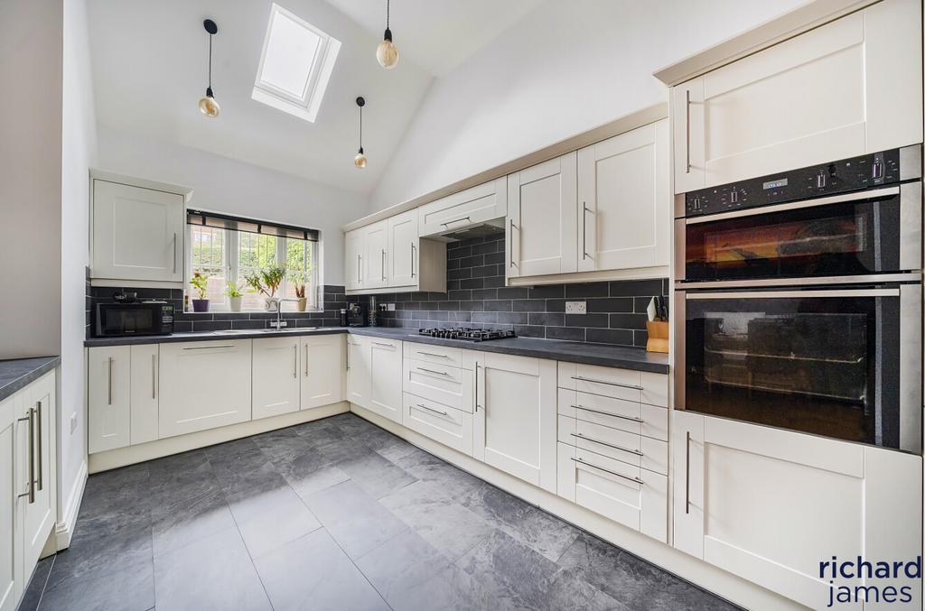 912904ef8b4745929404e0708139705f