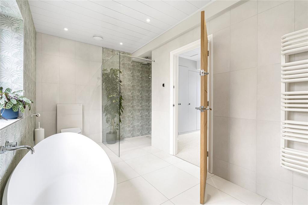 Main En Suite