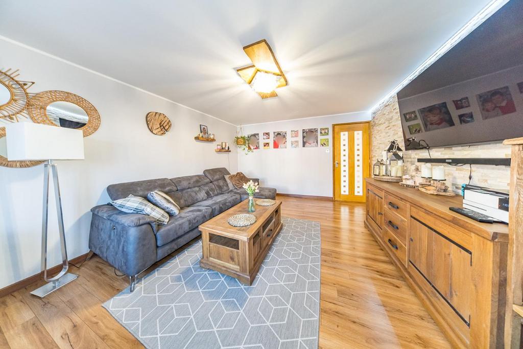 29 Copperwood Drive lounge.jpg