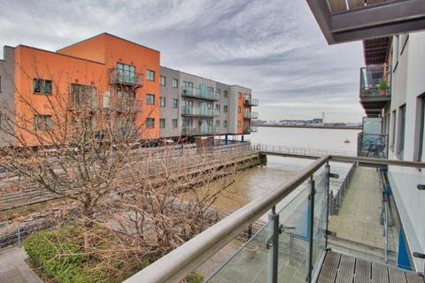 2 bedroom apartment to rent, Jigger Mast House, London, SE18