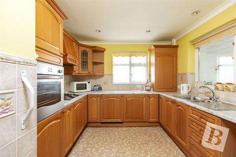 2 bedroom bungalow for sale, Brookmans Close, Upminster, RM14