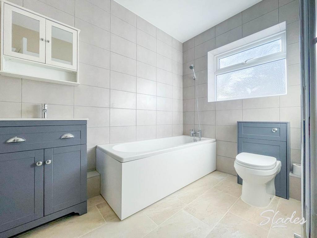 204 harewood bathroo