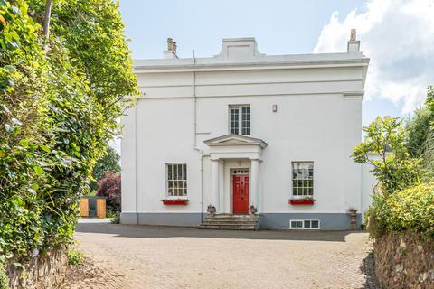 8 bedroom detached house for sale