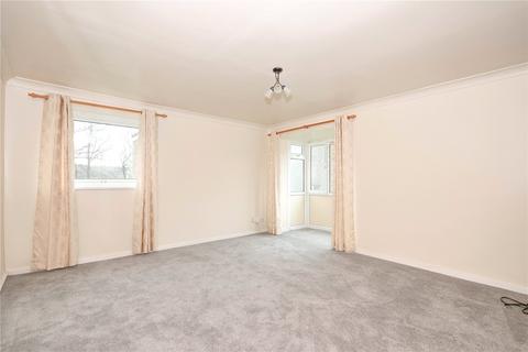 3 bedroom flat to rent, Hoyle Court Road, Shipley BD17