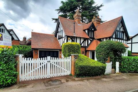 3 bedroom detached house for sale, St. Catherines Road, Broxbourne