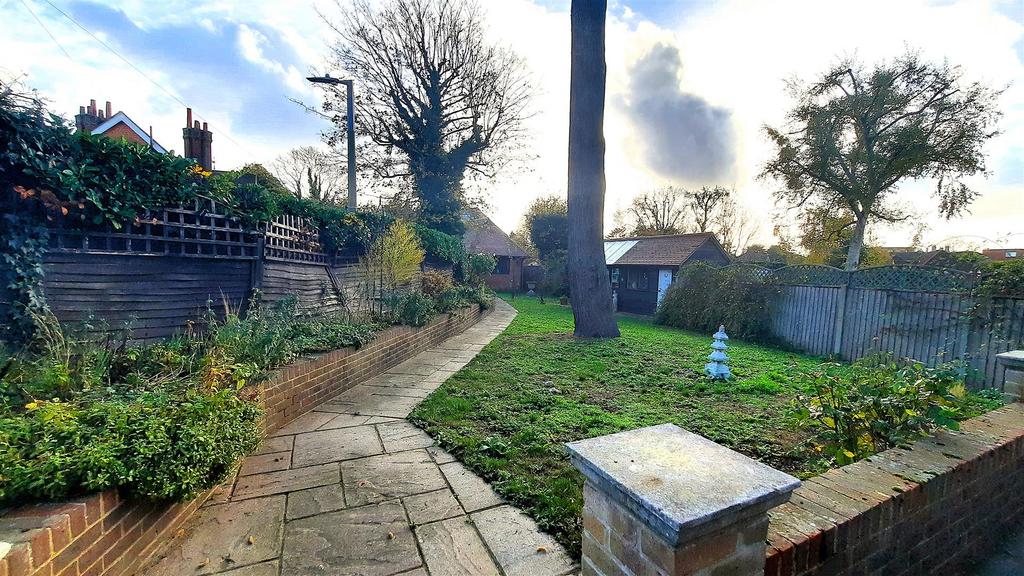 New rear gdn1.jpg