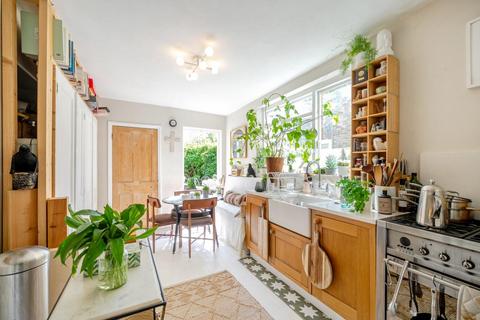 8 Thorncliffe Road, London, SW2 4JQ