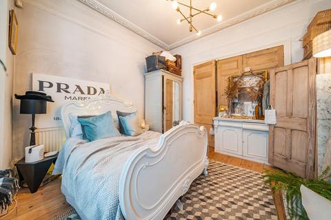8 Thorncliffe Road, London, SW2 4JQ