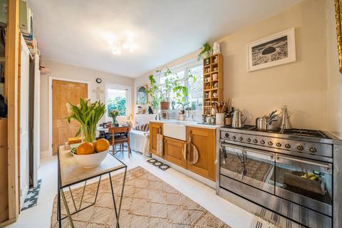 8 Thorncliffe Road, London, SW2 4JQ