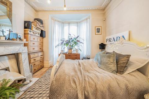 8 Thorncliffe Road, London, SW2 4JQ
