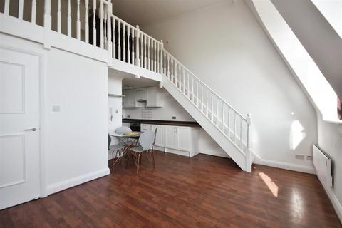 1 bedroom apartment to rent, Brook Road South, Brentford