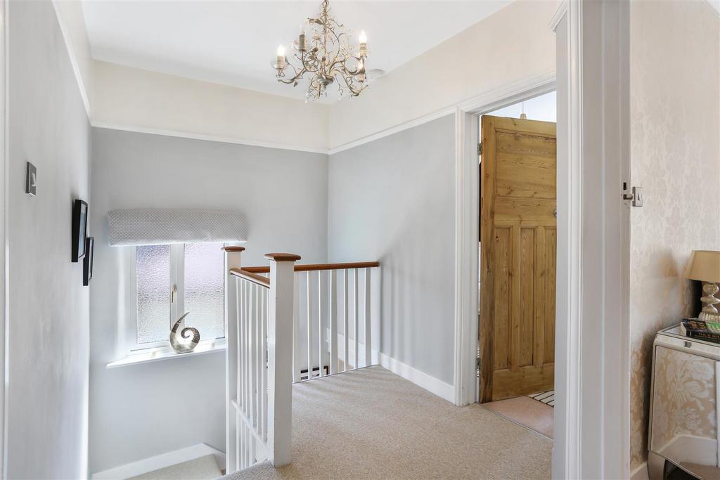 630631790 - 195 Woodcote Road, SM6 10.jpg