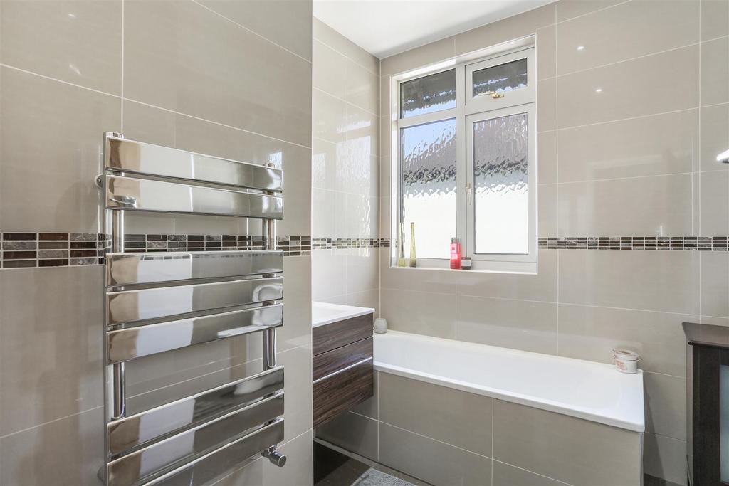 630631790 - 195 Woodcote Road, SM6 11.jpg