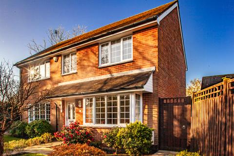 16 Lackmore Gardens, Woodcote, RG8