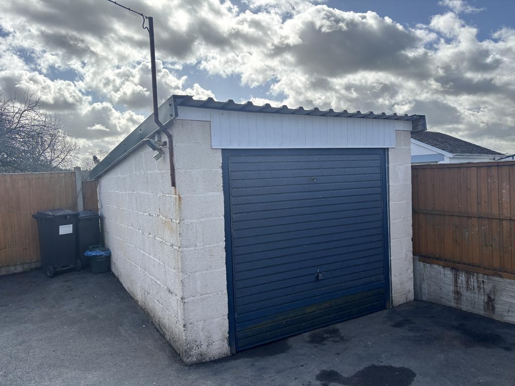 Detached garage
