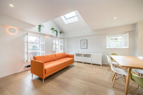 3 bedroom flat for sale, Chilton Street, London E2