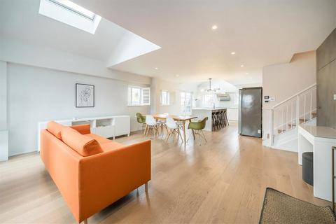 3 bedroom flat for sale, Chilton Street, London E2