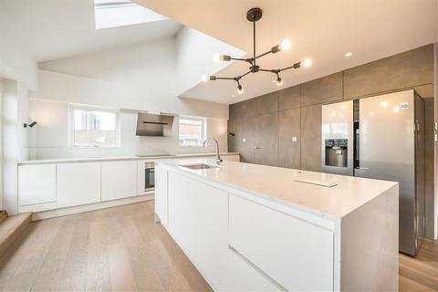 3 bedroom flat for sale, Chilton Street, London E2