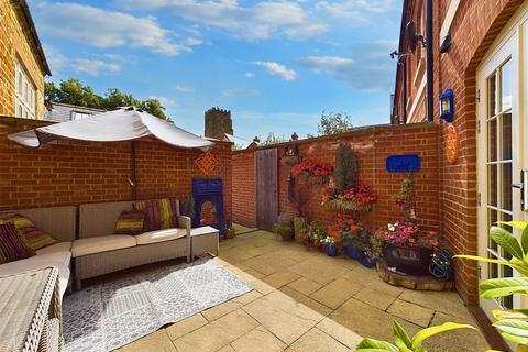 4 bedroom end of terrace house for sale, Moat Lane, Towcester, NN12