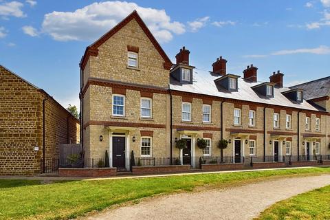 4 bedroom end of terrace house for sale, Moat Lane, Towcester, NN12