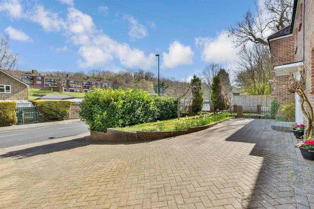 Driveway/Parking