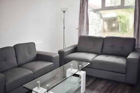 4 bedroom semi-detached house to rent, Heyscroft Road, Withington, M20