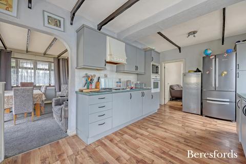 6 Lower Bedfords Road, Romford, RM1 4LY