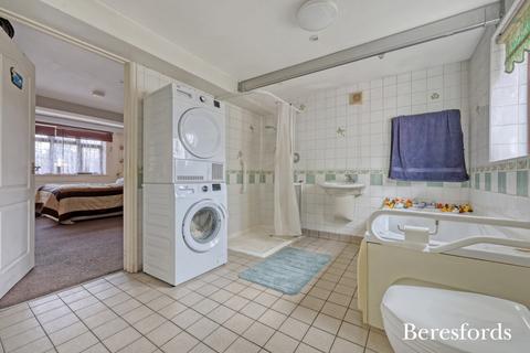 6 Lower Bedfords Road, Romford, RM1 4LY