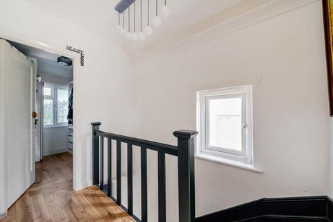 19 Rydens Way, Woking, GU22 9DD