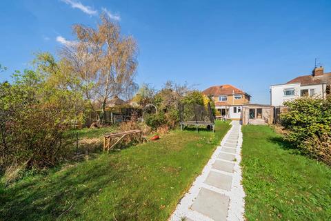 19 Rydens Way, Woking, GU22 9DD