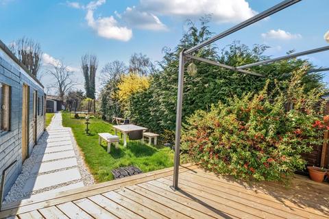 19 Rydens Way, Woking, GU22 9DD