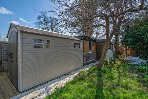 19 Rydens Way, Woking, GU22 9DD
