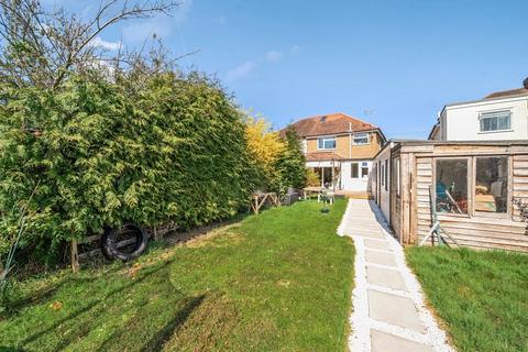 19 Rydens Way, Woking, GU22 9DD