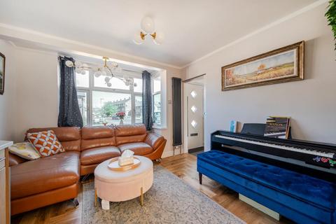 19 Rydens Way, Woking, GU22 9DD
