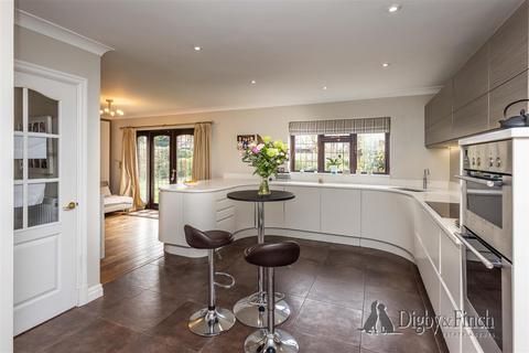 2 Compton Acres, West Bridgford, Nottingham, NG2 7PA