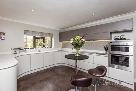 2 Compton Acres, West Bridgford, Nottingham, NG2 7PA