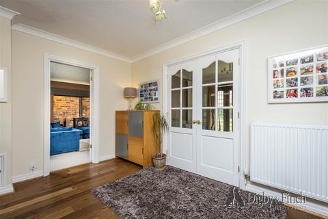 2 Compton Acres, West Bridgford, Nottingham, NG2 7PA