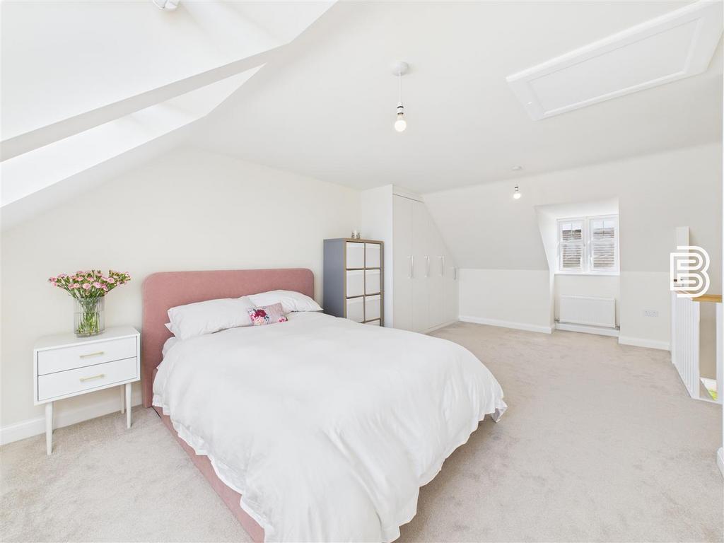 Bedroom 1 (2).jpg