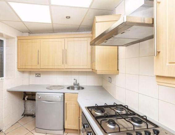 Kitchen 2.jpeg