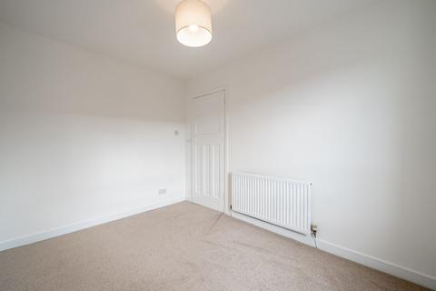 38 Monteith Gardens, Clarkston, Glasgow, G76 8NU