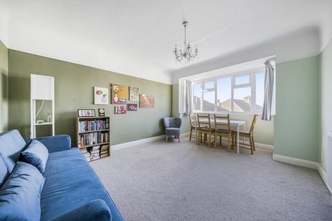 32 Lancaster Close, Kingston Upon Thames, KT2 5NJ