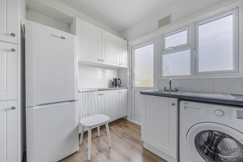 32 Lancaster Close, Kingston Upon Thames, KT2 5NJ