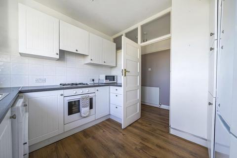32 Lancaster Close, Kingston Upon Thames, KT2 5NJ