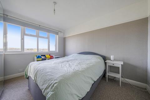 32 Lancaster Close, Kingston Upon Thames, KT2 5NJ