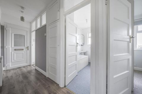 32 Lancaster Close, Kingston Upon Thames, KT2 5NJ
